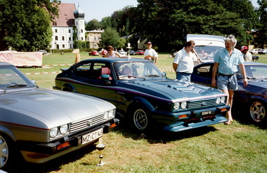 Pokalsieger und verschiedene Capri Sprachen vereinen sich vor dem Schloss Maxlrain
Les vainqueurs de la coupe et diffrentes langues Capri s'unissent devant le chteau de Maxlrain
Cup winners and various Capri languages unite in front of Maxlrain Castle